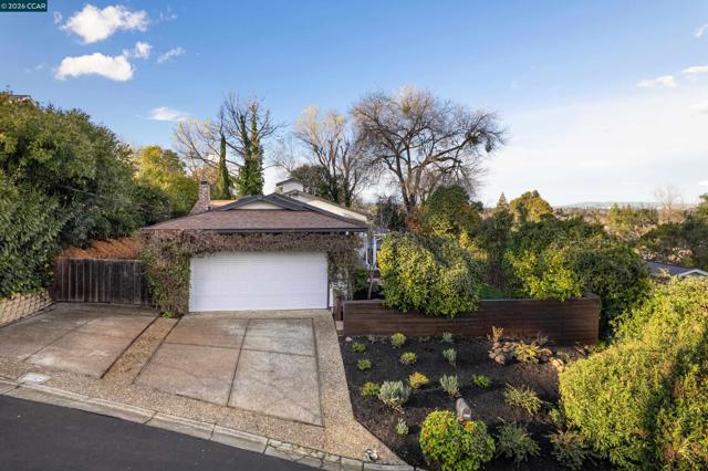 2080 Essenay Ave, Walnut Creek CA: https://media.crmls.org/mediaz/f9494654-1a1b-41de-80b7-e64e2e15a9d4.jpg