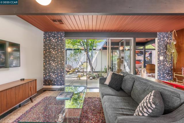 232 Clyde Dr, Walnut Creek CA: https://media.crmls.org/mediaz/f949ed30-43b1-44ae-ad7d-80c8d899ba1f.jpg