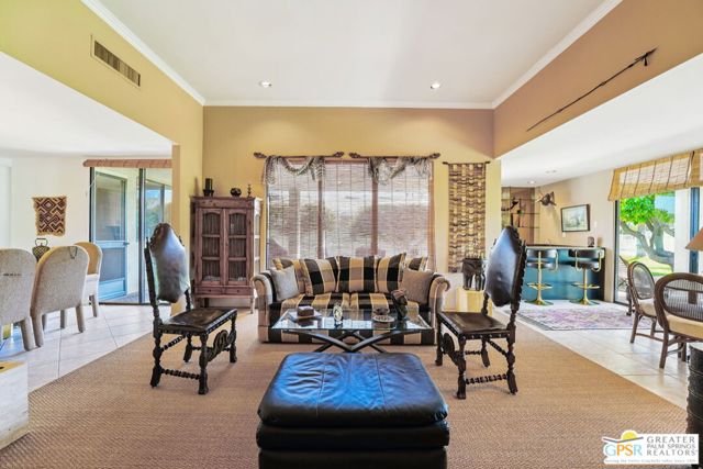 1445 Via Isla, Palm Springs CA: https://media.crmls.org/mediaz/f94a880e-17bd-4357-86c9-8e26a1e0c333.jpg
