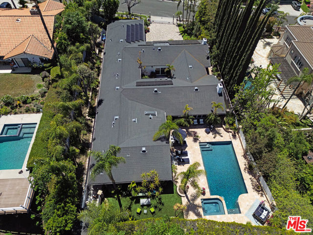 18141 Green Meadow Drive, Encino CA: https://media.crmls.org/mediaz/f94a9730-a706-4185-b588-3a8c78388d01.jpg
