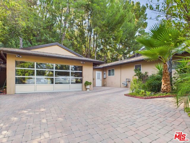 4723 Dunas Lane, Tarzana CA: https://media.crmls.org/mediaz/f94aed08-f6d8-471d-ba48-61d042bd7700.jpg