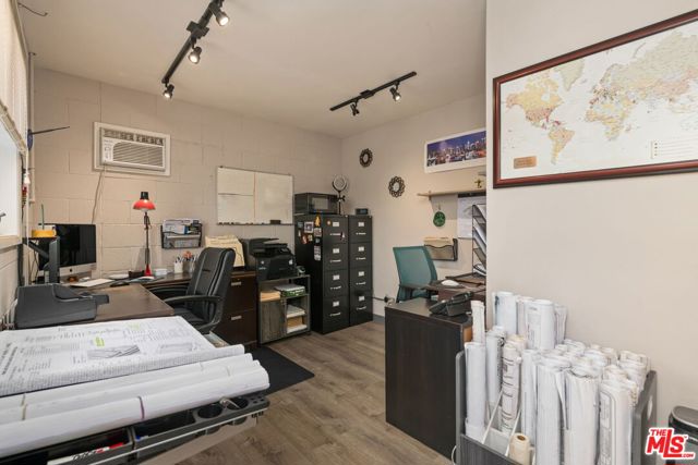 521 S Parish Place, Burbank CA: https://media.crmls.org/mediaz/f94b1833-1ccf-4e37-a96f-2bb41bea60e1.jpg