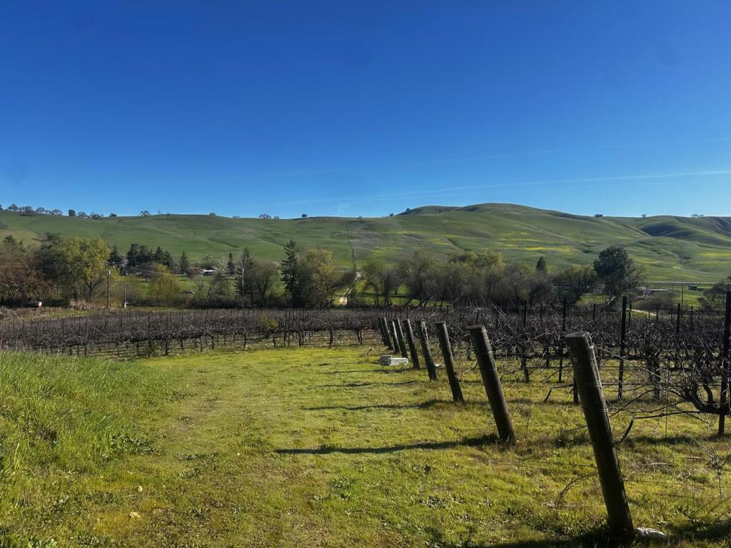 https://media.crmls.org/mediaz/f94ba75c-ebde-4f07-810e-fe274119ce69.jpg?preset=X-Large