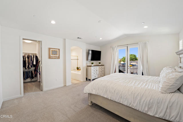 1521 Thorpe Trail, Oxnard CA: https://media.crmls.org/mediaz/f94bcdfe-b774-49ff-8838-27da4561c2ad.jpg