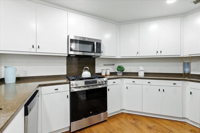 10745 N De Anza Boulevard, Cupertino CA: https://media.crmls.org/mediaz/f94c1226-7152-4d10-957e-06a2b649f126.jpg