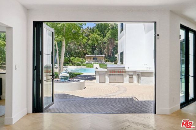 4261 Temma Court, Calabasas CA: https://media.crmls.org/mediaz/f94ca7f9-6ec9-49ef-9e0d-318a48d1512f.jpg