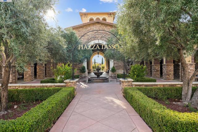 3463 Rimini Ln, Dublin CA: https://media.crmls.org/mediaz/f94cb7c2-ea89-483e-a3cf-3ab36a4f08d6.jpg