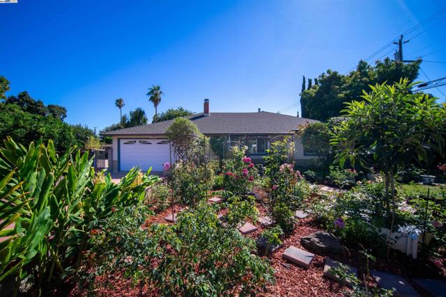 37621 Glenmoor Dr, Fremont CA: https://media.crmls.org/mediaz/f94df84c-84ba-4ee0-9532-5a5228cd9314.jpg
