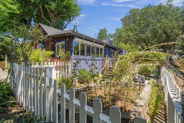 22196 Summit Road, Los Gatos CA: https://media.crmls.org/mediaz/f94dfe98-9a80-4107-b269-f7ff57f96a26.jpg