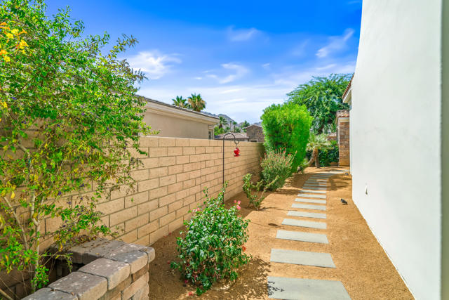 76158 Via Montelena, Indian Wells CA: https://media.crmls.org/mediaz/f94f4caa-fc43-4279-8a67-8f45dcd7d9e4.jpg