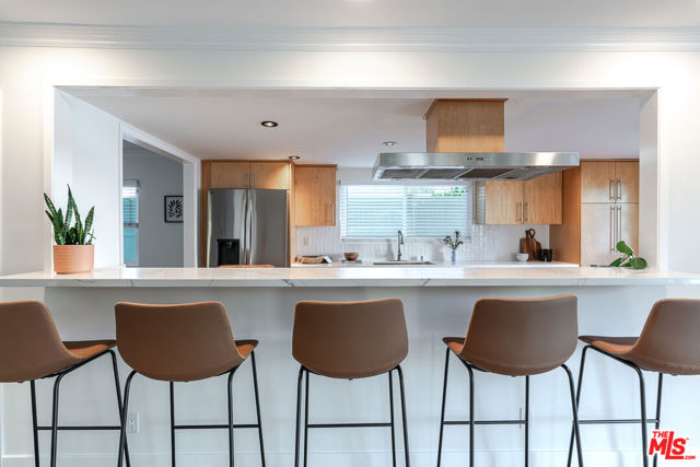 5056 Greenbush Avenue, Sherman Oaks CA: https://media.crmls.org/mediaz/f95020f4-8cc6-4ff8-bfef-0f2ba3dcb306.jpg