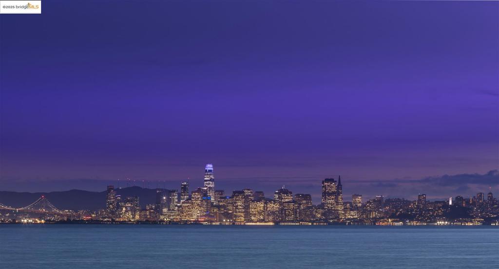 https://media.crmls.org/mediaz/f95090de-1f64-407a-be19-256d7f5d43ac.jpg?preset=X-Large