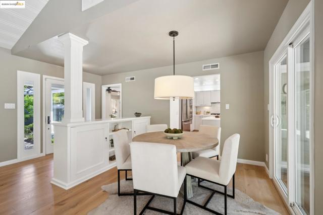 184 Lombardy Ln, Orinda CA: https://media.crmls.org/mediaz/f950f354-08a2-4e3c-b042-c3a64095f37e.jpg