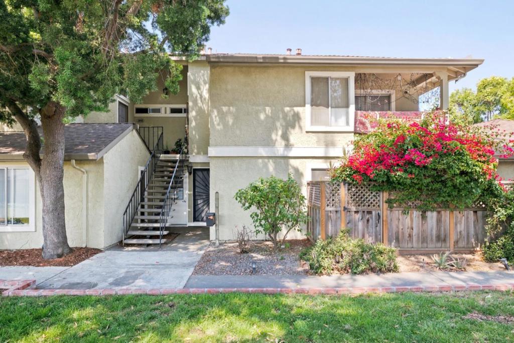 1052 Delna Manor Lane #1052