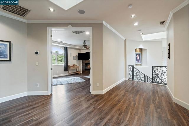 2550 E Jenny Ave, Fresno CA: https://media.crmls.org/mediaz/f951f5af-1785-45d4-819b-9b6a2ea5bfea.jpg