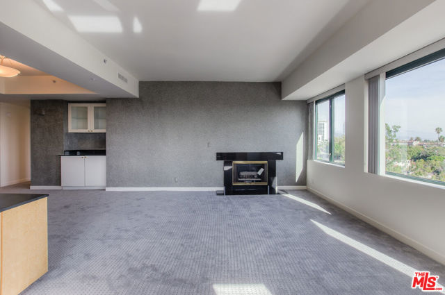 10520 Wilshire Boulevard, Los Angeles CA: https://media.crmls.org/mediaz/f95222c5-ee0d-4312-a7a4-5bad4b1a0051.jpg