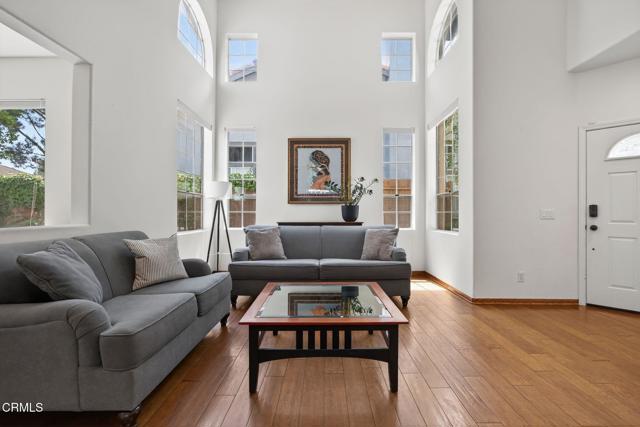 5004 Ladera Vista Drive, Camarillo CA: https://media.crmls.org/mediaz/f9523251-f990-4846-be2b-db314e8adc9c.jpg