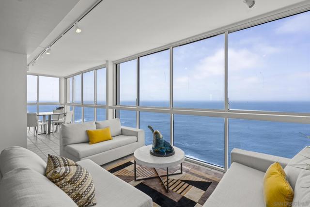 939 Coast Blvd, La Jolla CA: https://media.crmls.org/mediaz/f95245bf-b67c-4a72-a608-90dfca867bf8.jpg