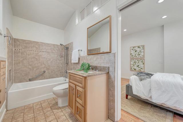 545 W Dana Street, Mountain View CA: https://media.crmls.org/mediaz/f9524dff-6061-4600-88cf-1c7d46016683.jpg