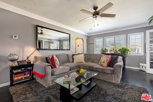 4844 W 94th Street, Inglewood CA: https://media.crmls.org/mediaz/f952ddfb-8416-4a65-8ccf-3ede5effc83e.jpg