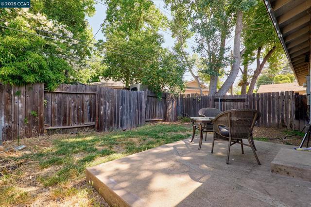 4913 Douvan Ct, Carmichael CA: https://media.crmls.org/mediaz/f9530e1d-b52d-4bf4-80b8-337c60a2ef76.jpg