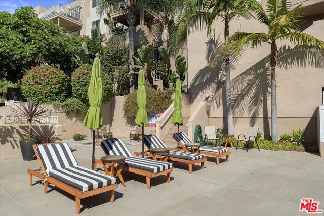 2222 N Beachwood Drive, Los Angeles CA: https://media.crmls.org/mediaz/f9545b53-caaa-480f-b061-4e1e92a6195c.jpg