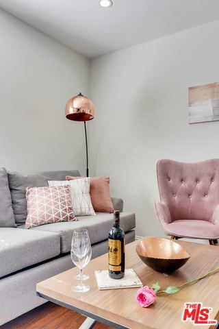 https://media.crmls.org/mediaz/f9553ab4-49d3-4f70-8977-fcfac11d62c6.jpg?preset=X-Large
