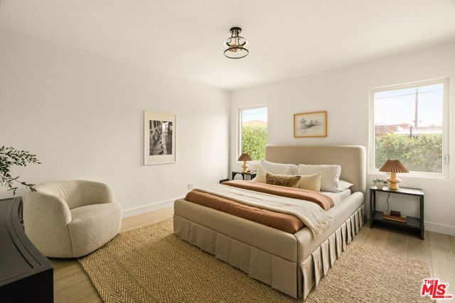 3928 S Bronson Avenue, Los Angeles CA: https://media.crmls.org/mediaz/f955e69f-a215-454f-8474-63405506c9d2.jpg