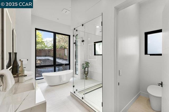 720 Laurel Dr, Walnut Creek CA: https://media.crmls.org/mediaz/f956ac77-e03e-45b3-b726-02cddc0db6ee.jpg