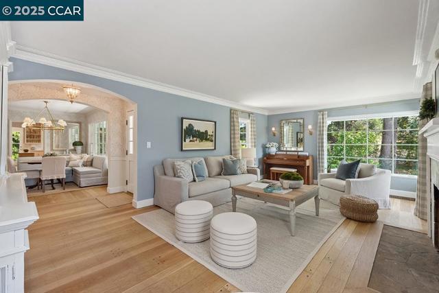 72 Davis Rd, Orinda CA: https://media.crmls.org/mediaz/f95706df-2464-4a81-9331-b0d4765cd1d3.jpg