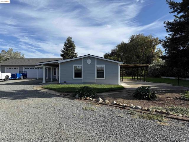 13600 byron highway, Byron CA: https://media.crmls.org/mediaz/f957669c-ddeb-43f8-bcf4-347a76d63bfb.jpg