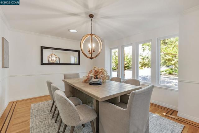 3180 Arbolado Dr, Walnut Creek CA: https://media.crmls.org/mediaz/f9576ba9-bdba-4f41-a9a0-be61479bf330.jpg