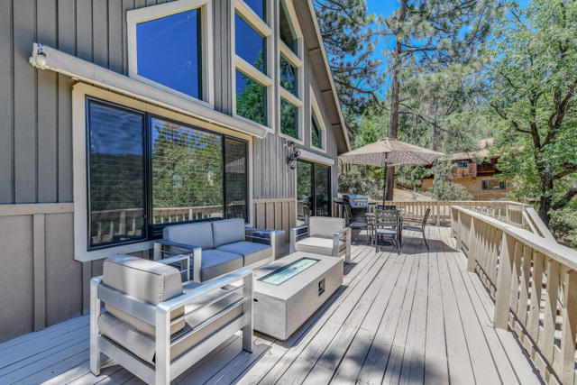 24873 Ponderosa Drive, Idyllwild CA: https://media.crmls.org/mediaz/f957979c-6ea3-41c6-8e6f-acee220988d7.jpg