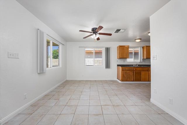 132 Center, Taft CA: https://media.crmls.org/mediaz/f957ec47-3e92-4b01-82a3-de02e3ed4752.jpg