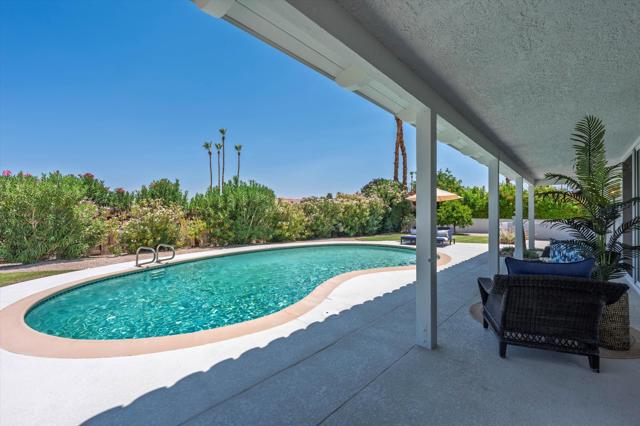 72920 Somera Road, Palm Desert CA: https://media.crmls.org/mediaz/f958975c-216a-4fa8-98ba-d5efc471040d.jpg