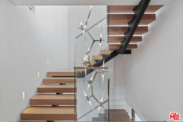 18954 Pacific Coast Highway, Malibu CA: https://media.crmls.org/mediaz/f958cce4-5cc2-4baf-a00d-6587c11ede4b.jpg