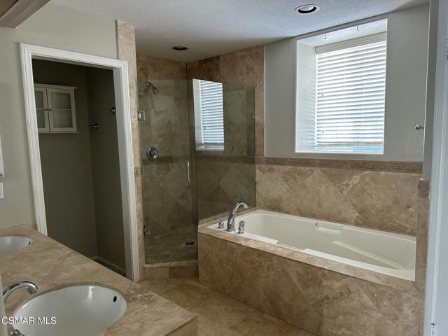 Image 13 of 18 For 41985 Hemingway Court