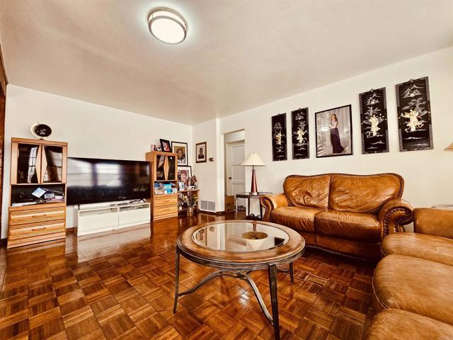 Detail Gallery Image 5 of 31 For 3333 Delta Ave, Long Beach,  CA 90810 - 4 Beds | 3 Baths