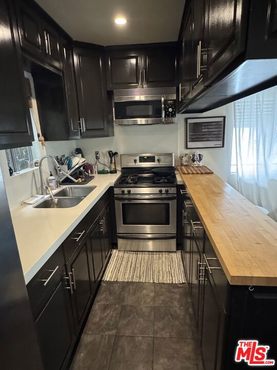 6356 W 6th Street, Los Angeles CA: https://media.crmls.org/mediaz/f9593c0e-aff8-4d99-9c5f-c4b2839001ae.jpg