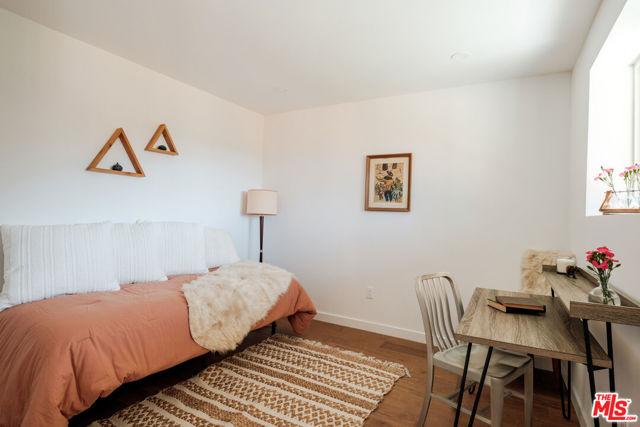 19777 Grand View Drive, Topanga CA: https://media.crmls.org/mediaz/f9594cb6-3d7c-42e5-a34d-959d2c1bba86.jpg