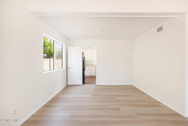 5888 E Marlies Avenue, Simi Valley CA: https://media.crmls.org/mediaz/f959754b-e7fe-4ab7-b410-7cb613f94602.jpg