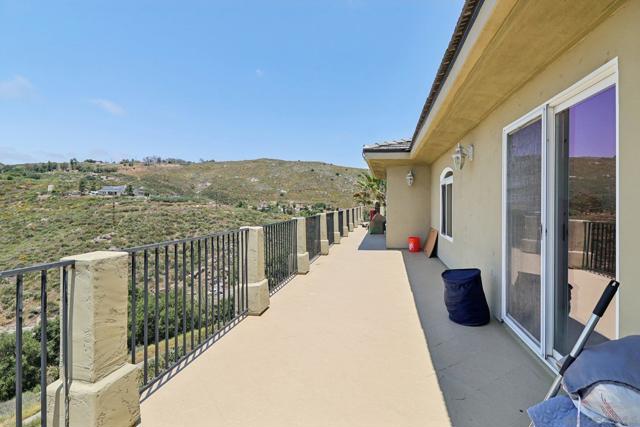 19075 Caesar Drive, Ramona CA: https://media.crmls.org/mediaz/f959c2a1-b920-4d9f-bd1d-f3590bdcd552.jpg