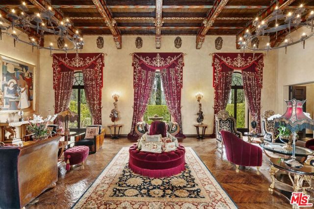 4320 Cedarhurst Circle, Los Angeles CA: https://media.crmls.org/mediaz/f95a4890-edf4-4449-99c3-d28490d3404c.jpg