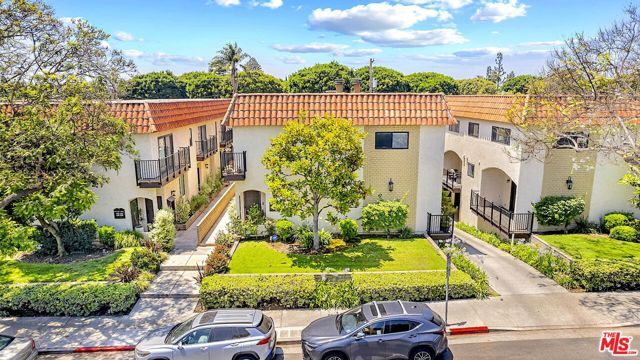 4315 Duquesne Avenue, Culver City CA: https://media.crmls.org/mediaz/f95a8c61-6361-42ac-a7e4-070e70427d54.jpg