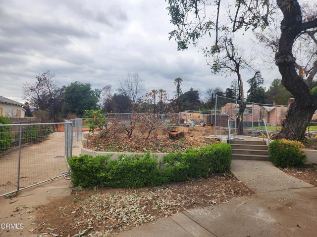 2741 Lake Avenue, Altadena CA: https://media.crmls.org/mediaz/f95ae6dd-e819-4c1e-a85b-a95c673d6e1e.jpg
