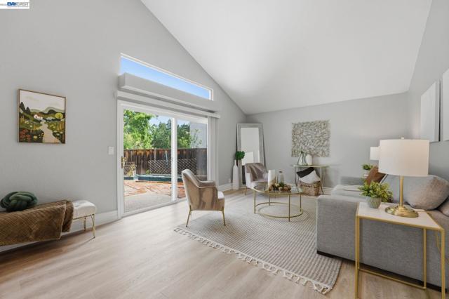 1782 Whitecliff Way, Walnut Creek CA: https://media.crmls.org/mediaz/f95cda2c-5e0d-4f53-a7fb-0465549f1ec0.jpg