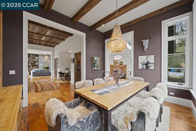 15 Cascade Ln, Orinda CA: https://media.crmls.org/mediaz/f95d0316-4aa6-4959-a2a3-b20df02a0f4f.jpg