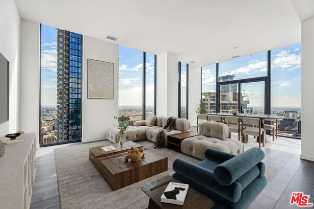 801 S OLIVE Street, Los Angeles CA: https://media.crmls.org/mediaz/f95d1993-1993-4357-a385-460ba1d486ad.jpg
