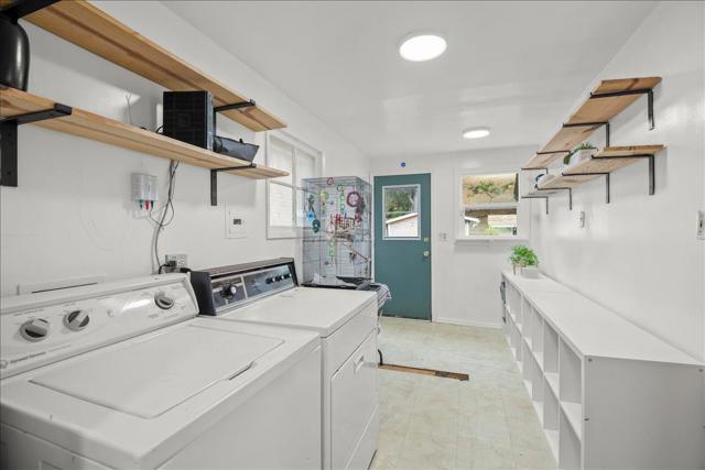 2934 San Juan Boulevard, Belmont CA: https://media.crmls.org/mediaz/f95d65bb-dd0b-4d72-9447-7e69bd863fb5.jpg
