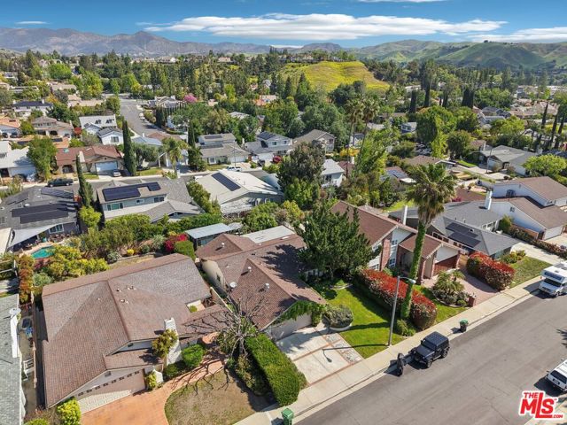 29429 Trailway Lane, Agoura Hills CA: https://media.crmls.org/mediaz/f95d79a4-f7ca-44b0-bc39-18eca8fa8679.jpg
